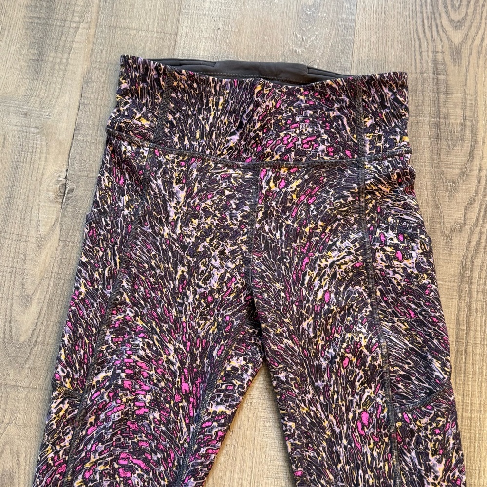 Lululemon Invigorate multicolored animal print women’s leggings size 4 - Picture 2 of 7